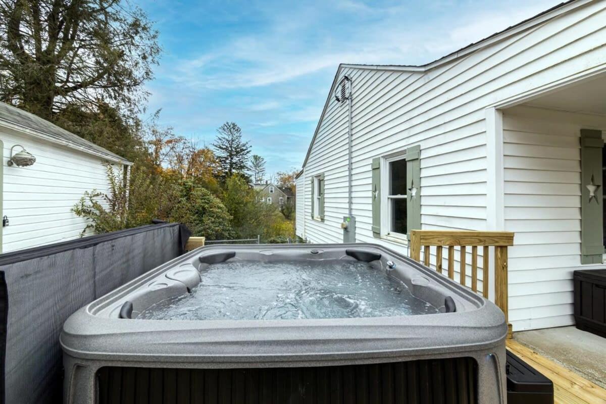 New River Gorge Cottage W Hot Tub, Fire Pit, Grill Oak Hill Exterior photo